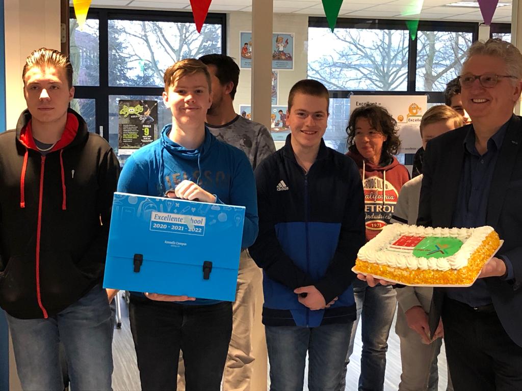 Driemaal hoera voor <a href="/kentalis/">Koninklijke Kentalis</a> Compas College. De school, waar we graag mee samenwerken, heeft voor de komende drie jaar het predicaat 'Excellente School' ontvangen. Directeur <a href="/erikschraven/">Erik Schraven</a>: ‘We zijn met recht trots'. Lees het bericht hier: bit.ly/3aqmDqZ. #samensterker