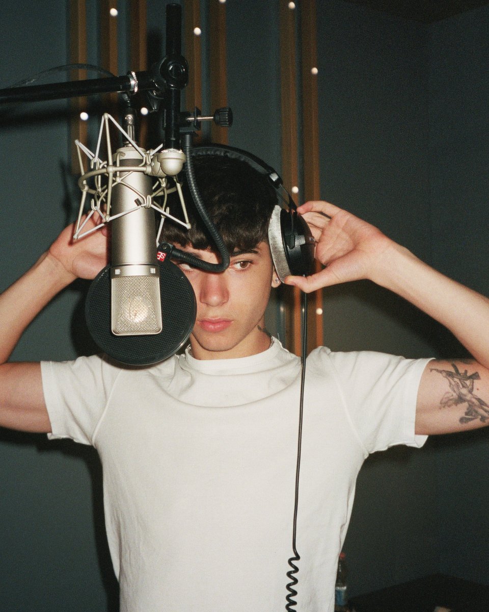 RcaStudiosItaly's tweet photo. #Shiva ha annunciato il suo EP!
#Routine uscirà il 31 gennaio 🎧
#RCARecordingStudios https://t.co/R3fF1lf3ky