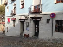 JKajmano's tweet image. Pasintan ĵaudon mi tagmanĝis kun miaj kolegoj en “El #Embrujo” (“La Sorĉo”, en #Esperanto), toleda trinkejo. “El Embrujo” estas unu el mia plej ŝatata trinkejoj en #Toledo. Ĝi havas bonegan rilaton kvaliton-prezon.

(Foto: tripadvisor.es)