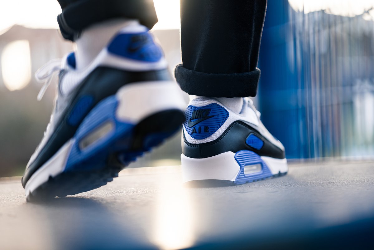 air max 90 royal on feet