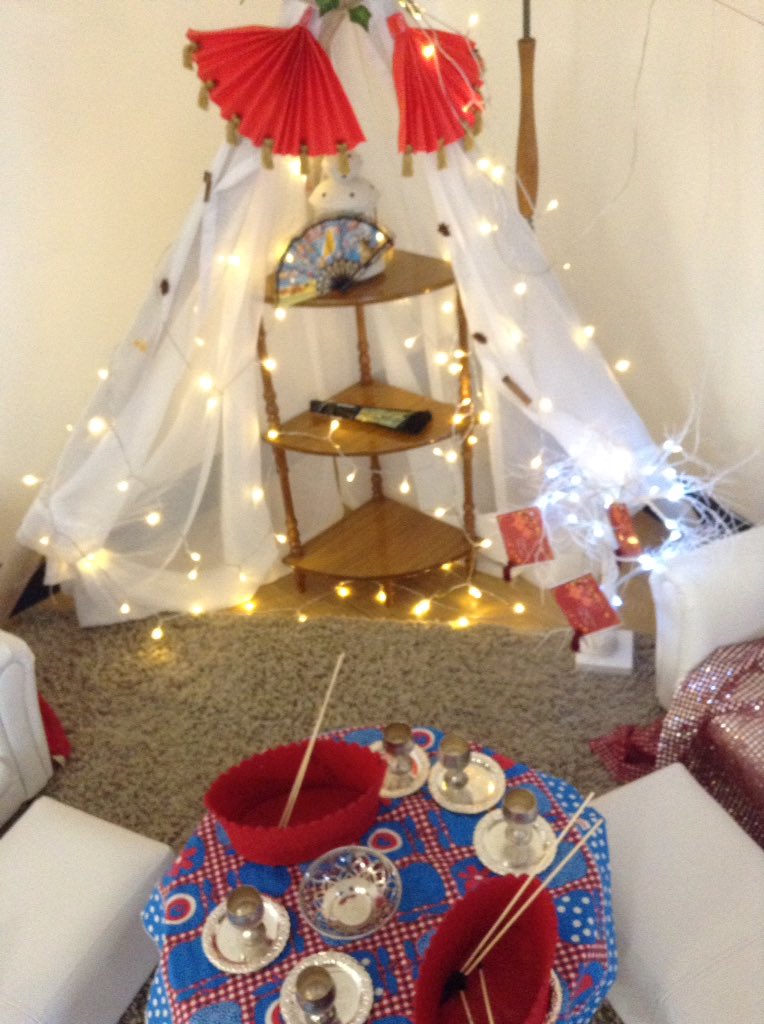 AshbridgeMaxy's tweet photo. Lots of opportunities to explore Chinese culture in our home experience area. All we need is some yummy Chinese cuisine to go with this atmosphere! #ChineseNewYear2020 #startingcelebrations #dramaticroleplay #comeplay #EYMatters #eytalking @NDNAtalk https://t.co/9QgTDlkDH9