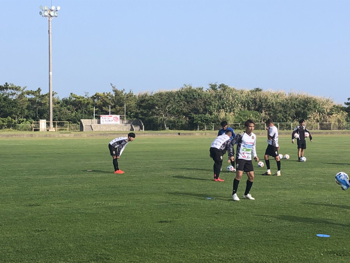 Fc琉球 Fc Ryukyu 本日はクラブハウス 芝生ピッチ新設予定地となっております具志頭運動公園陸上競技場でのトレーニングでした やえせーにょ のみなさん事前の横断幕掲出ありがとうございました Fc琉球 Fc琉球 Fc Ryukyu 本日はクラブハウス 芝生ピッチ新設予定地となっております具志頭運動公園陸上競技場でのトレーニングでした やえせーにょ のみなさん事前の横断幕掲出ありがとうございました Fc琉球