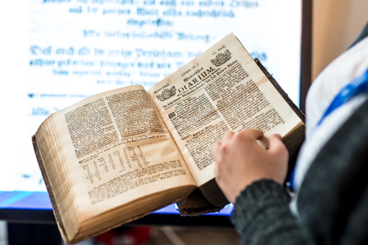 ACDH_OeAW's tweet photo. Am 28. Jänner analysiert ein Workshop am @ihb_oeaw die Repräsentationsstrategien, die der Wiener Hof mit der 1703 gegründeten Tageszeitung, dem „Wien[n]erische Diarium“, verfolgte. 👉https://t.co/RkpT75CG7j 
#digitarium https://t.co/95buJi0h2P