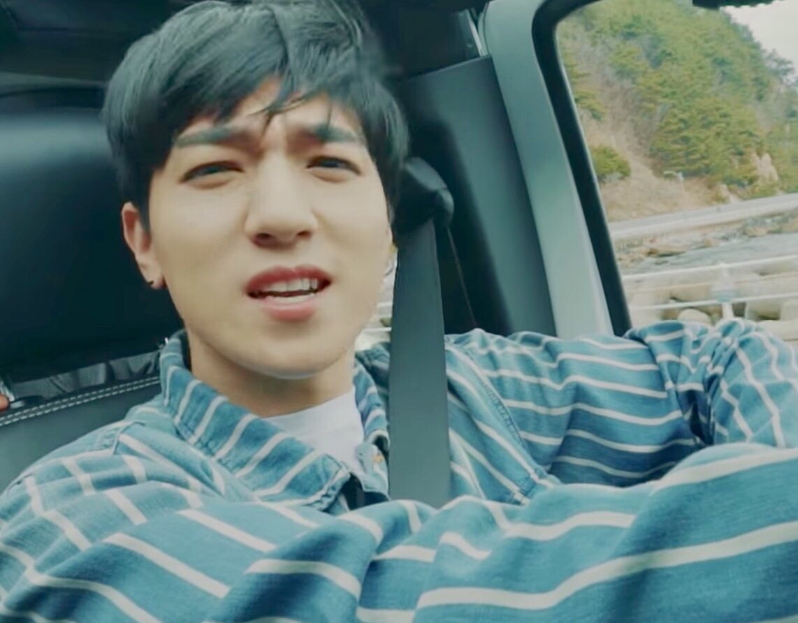 rambut sungjin berantakan