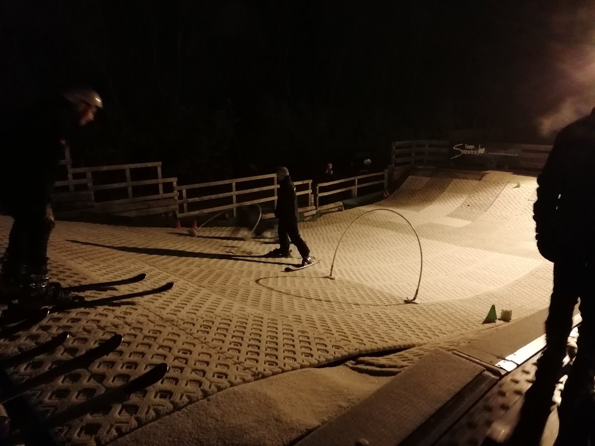 Dorsetacf's tweet image. Parkstone and Christchurch Detachment strapped on their skis and headed towards the slopes at Snowtrax in Christchurch. 

Read More Here:
armycadets.com/county/dorset-…

#ACF #GoingFurther #TryNewStuff