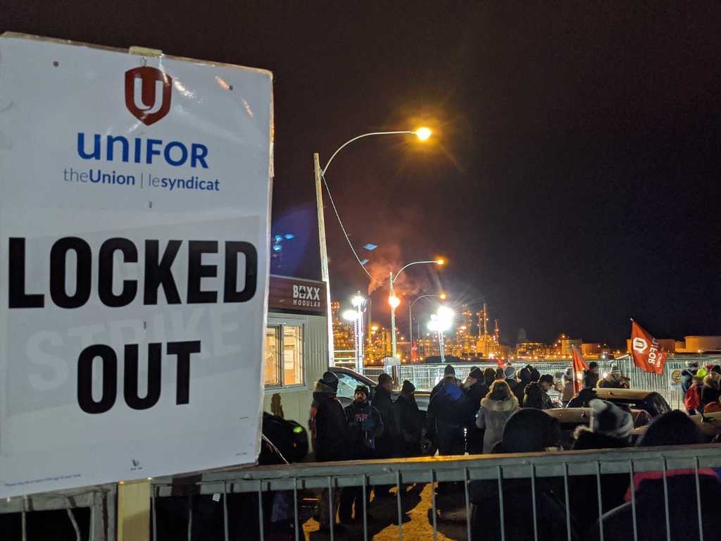 UniforTheUnion's tweet photo. Good morning from Regina where more and more union activists are gathering in protest after @reginapolice arrested 14 Unifor picketers last night who are taking a stand against greedy @CoopFCL #skpoli https://t.co/YK0znZbaBZ