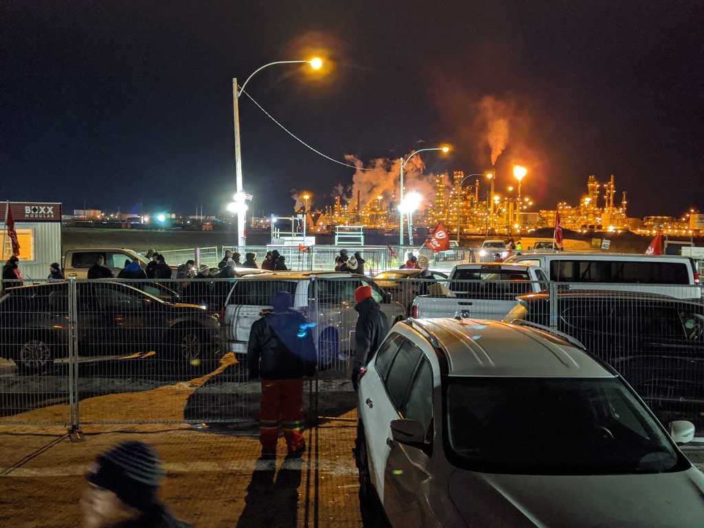 UniforTheUnion's tweet photo. Good morning from Regina where more and more union activists are gathering in protest after @reginapolice arrested 14 Unifor picketers last night who are taking a stand against greedy @CoopFCL #skpoli https://t.co/YK0znZbaBZ