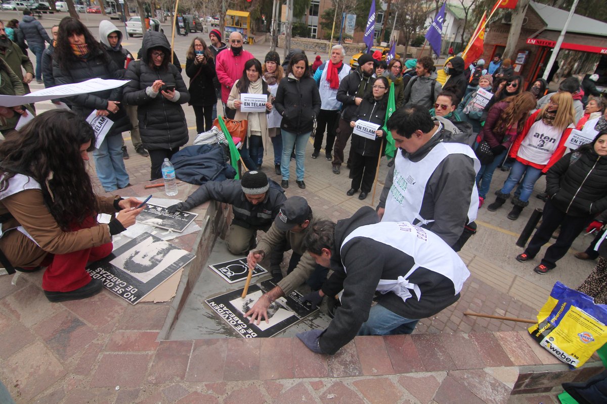 El 25 de enero se conmemora 23 años del asesinato de José Luis  Cabezas | En #Neuquen les reporteres grafiques siguen gritando "No se Olviden de Cabezas" 📸
📌 @Argra junto al <a href="/spneuquen/">Sindicato de Prensa</a> y <a href="/AtenPrensa/">#aten</a> harán un acto el 25 a las 10:30 en la Plazoleta Cabezas