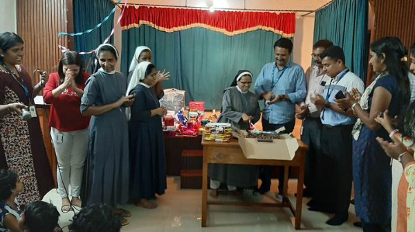 exl_service's tweet photo. Thank you, #EXL Kochi team for bringing cheer and joy to the lives of differently-abled children of a shelter home. So heartwarming! #EXLLookDeeper https://t.co/SmdoVjEsje
