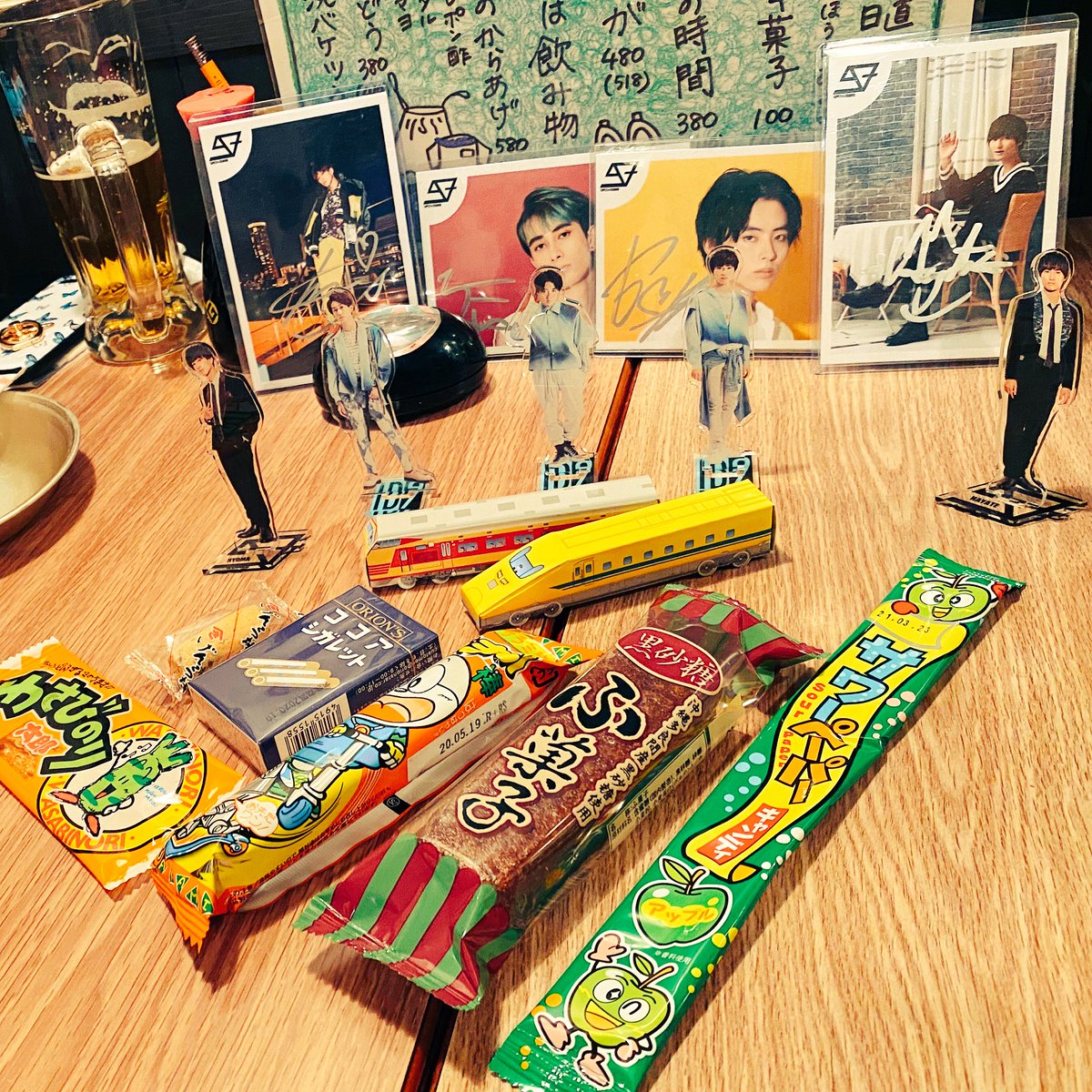 myworldoO0's tweet photo. オフシーズンもスパドラのオタクとしての楽しみがあり嬉しく思います‼️QAを参考に駄菓子を揃えましたが、彪馬くんのサワーペーパーが当たり前の様に流通していて感動しました。スパドラのオタクに意外にも同い年がたくさん居たこの事実、スパドラの可能性を感じます https://t.co/ADC9XPjLLR