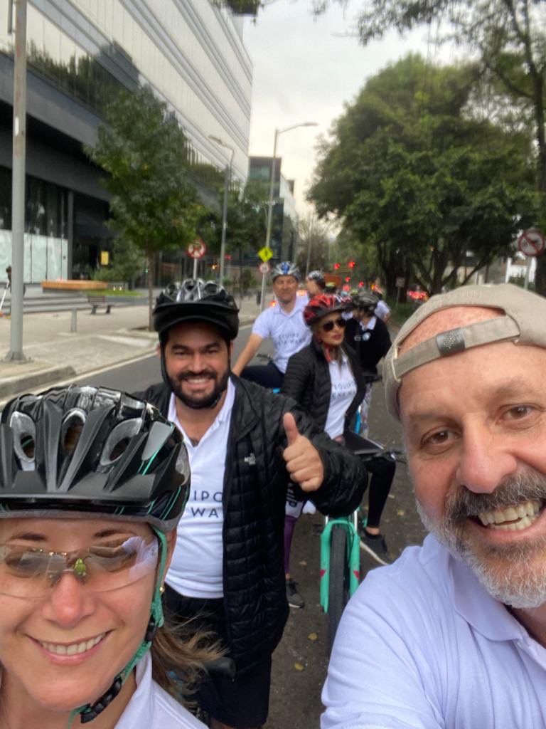 enriquerodrigo1's tweet photo. Buenos días, iniciamos con los líderes exitosos de Colombia en un paseo en bicicleta desde las 6:00 am fantástico https://t.co/n5GsAS31Cw