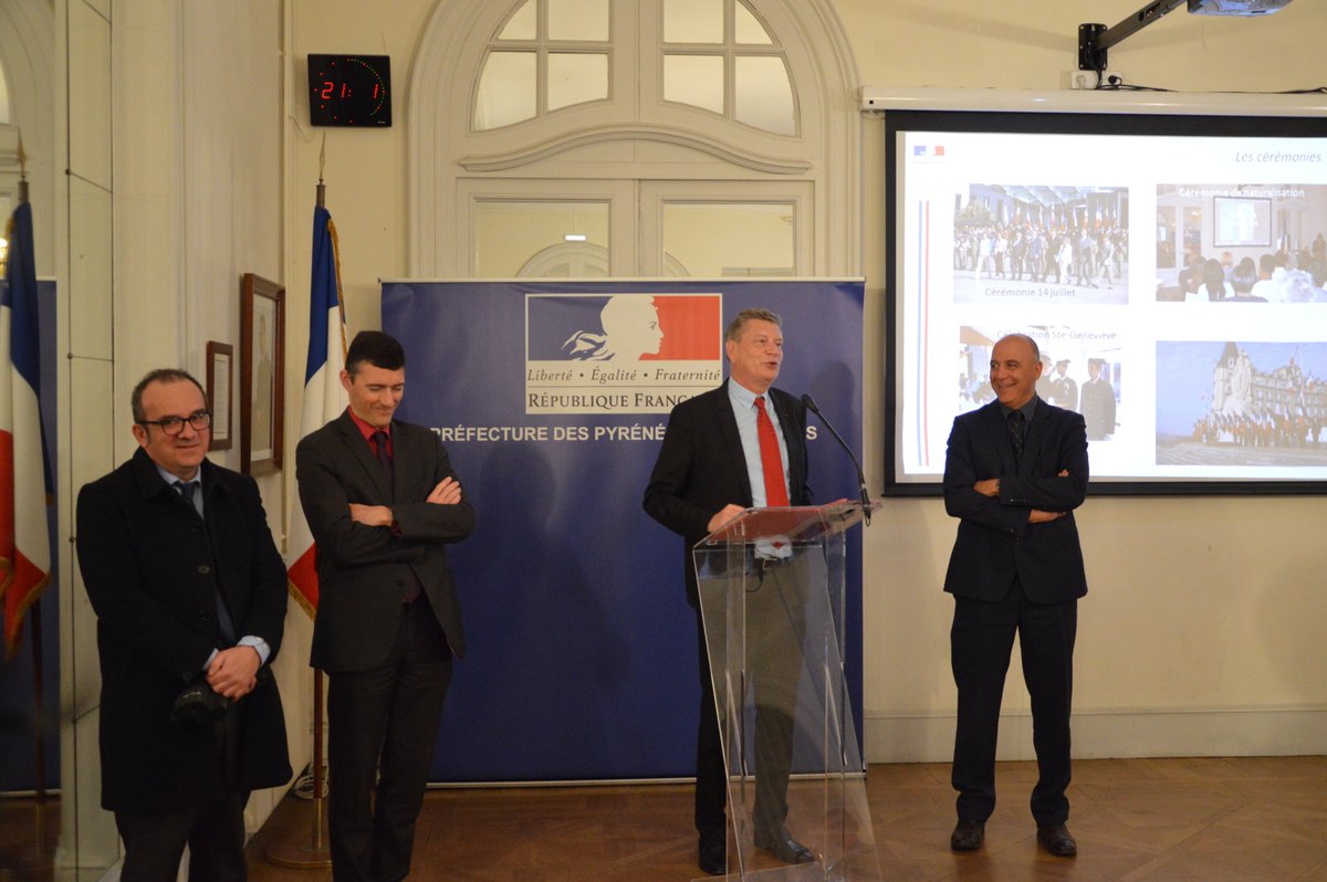 Prefet64's tweet photo. M. Éric SPITZ, préfet des Pyrénées-Atlantiques a présenté ses vœux aux agents de la préfecture et des sous-préfectures en présence des sous-préfets.

Ce moment de convivialité a été l'occasion de revenir sur les événements marquants de 2019 👏 avant de former les vœux de 2020 https://t.co/I6DmZVkKxp