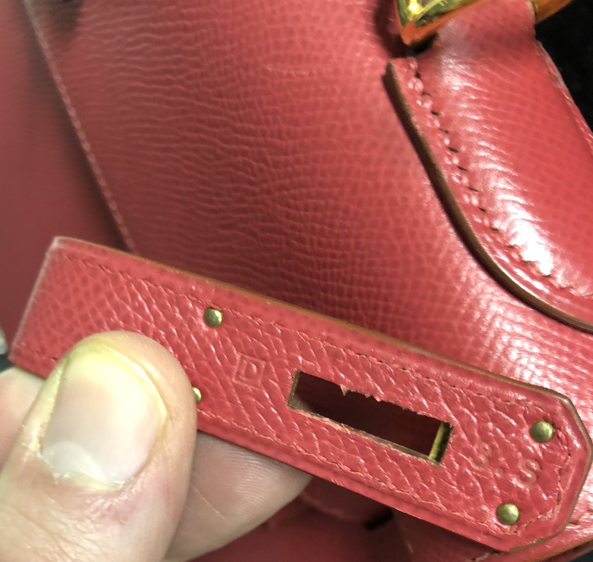 SClerissi's tweet photo. ✨Hello, Hermes Kelly 40 😊  #hermesbag #birkinbag #hermesvintage #vintageparis #fashionweek #帽子 #ファッション #スタイリスト #衣装 #时尚 #设计师 #paris #pursebop #boptalk #hermesworld #vintagehermes #hermescollector #vintageparis #hermeslover #kelly #kellybag #时尚  #巴黎 #购物 https://t.co/D0nXdGv7K7