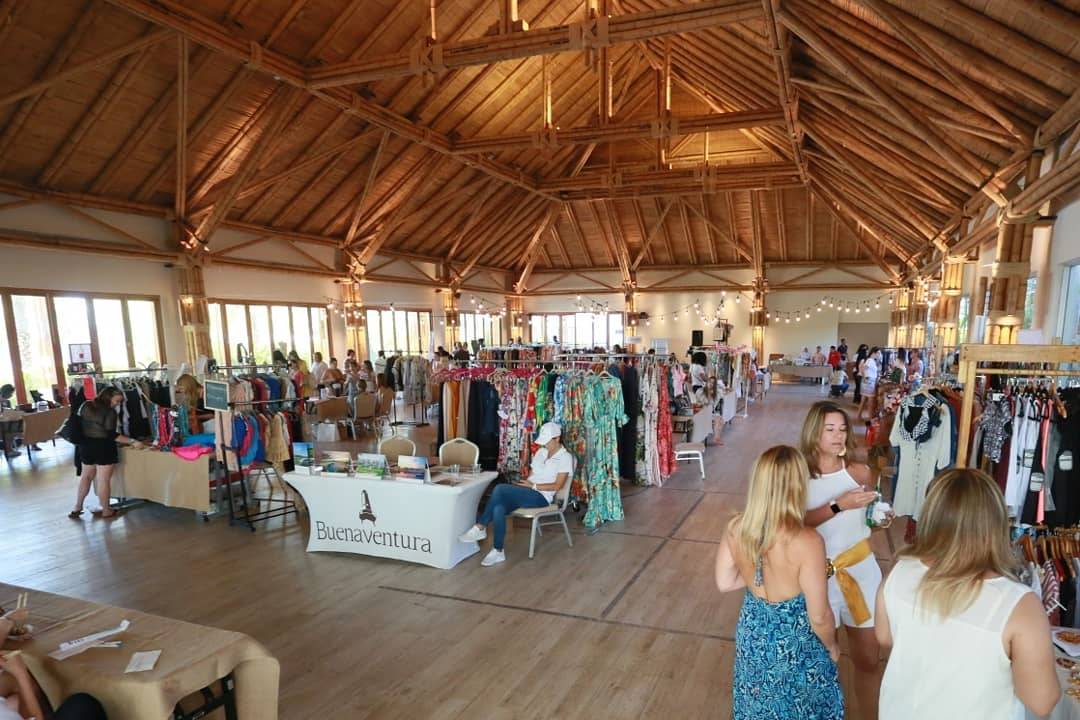 Por1MejorPanama's tweet photo. Emprendedoras de Mua Mua, @vocesvitalespty y el Canal de Empresarias de @CiudaddelSaber , se les facilitó estand para la venta de productos en el Beach Bazaar del Buenaventura Summer Fest, como parte de nuestros programas de impulso de las artesanías y de la ipg. #ipgpanama https://t.co/3WnkHeeVuS