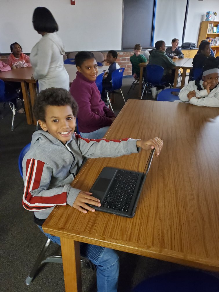 marymurrian's tweet photo. #digitalconvergence @CSDTechBytes @CSDSenators @CSDWilliamHenry so exciting! Rolling out chrome books to our 6th grade students. @kmacbeth6 @Sylviashoegal @DanShelton72 @dunford_paul @Mrs_Grayy @Joyceteach302 @CathyS_csd @MarieCRobinson1 @LindsayO22 https://t.co/BAlzigk8R8