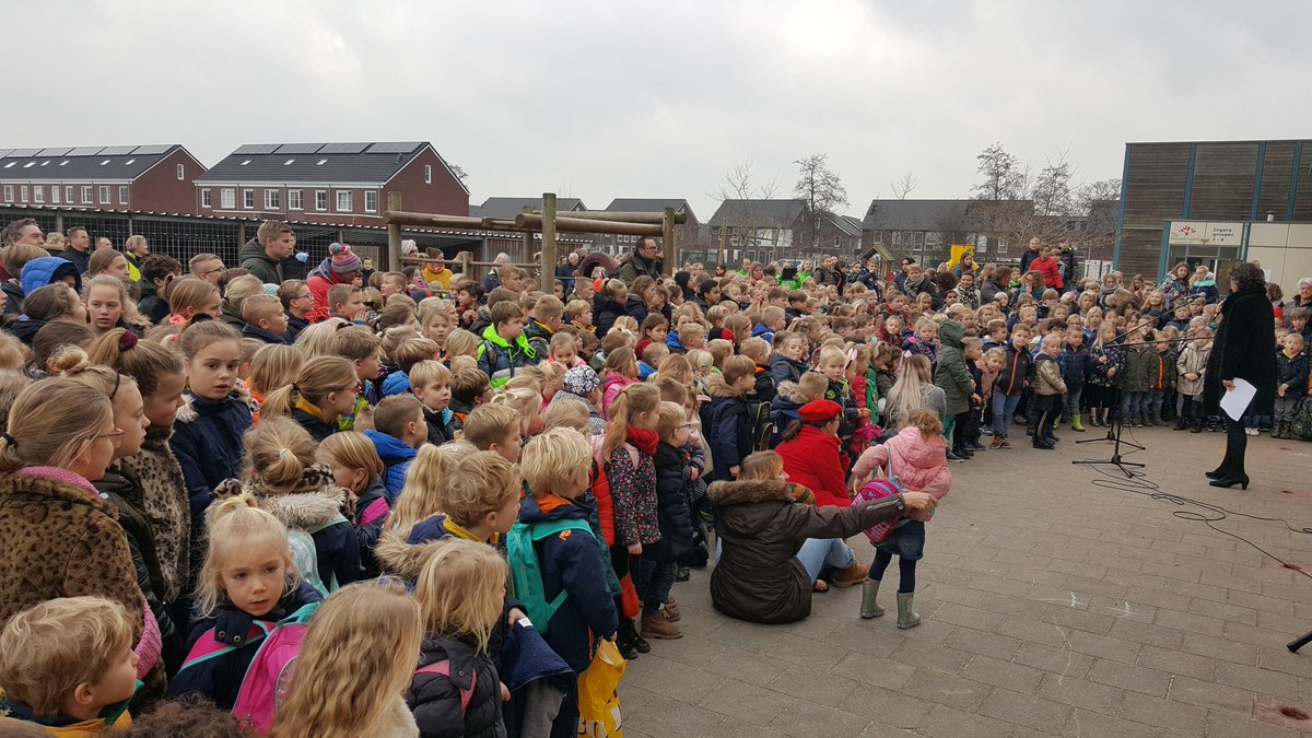 De nieuwe school in Oostindie heet de Violier. Jan Willem.Slotema is de bedenker van de naam.