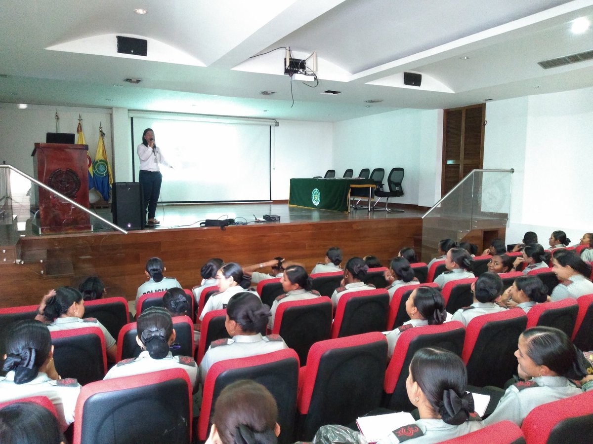 AnglicaMarinaD1's tweet photo. Capacitación del Código Nacional de Seguridad y Convivencia a las estudiantes de la Cohorte 048 #ESCER, por parte de la Asociación @porkColombia del Fondo Nacional de la Porcicultura. https://t.co/7kKvbywpH6