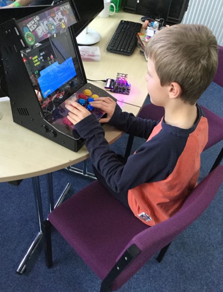WSCCLibraries's tweet photo. What do we do at a Raspberry Jam? Play, explore, code, tinker, observe, chat, try new things, help others... the list goes on! Happens every 3 months at #BognorRegisLibrary; just keep an eye on @BognorRegisJam for the next #rjam. @Love_Bognor @BognorRegisPost
@BognorRegisTC #STEM https://t.co/5lv0nv628M