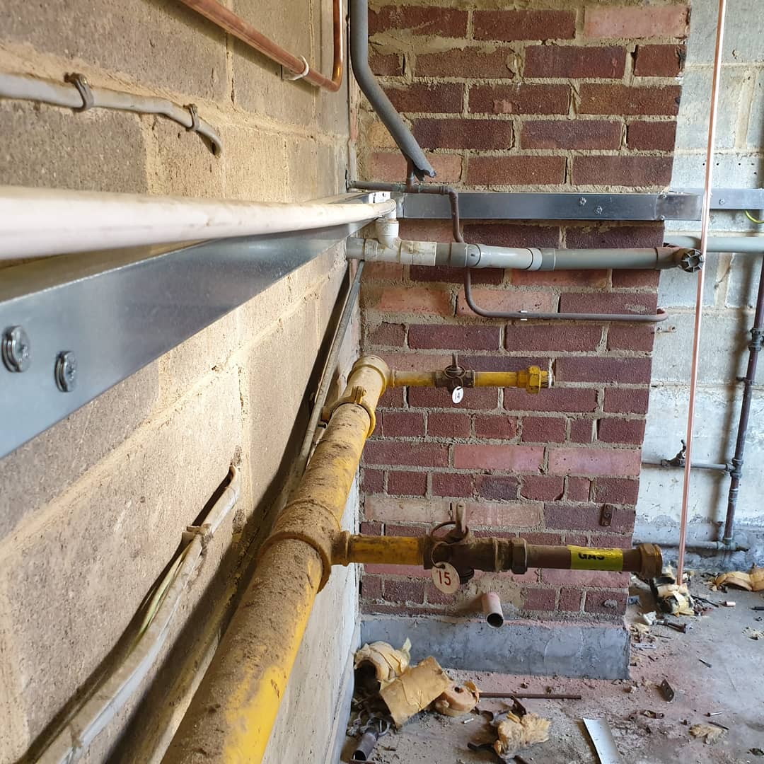 ejb_electrical's tweet photo. Had a fun day today putting up new 50 x 50 metal trunking in a boiler room, installed with the help of my trusty laser level making sure the running went in nice and level, now the room is ready for @lhsplumbing to work their magic installing the new energy efficient boilers. https://t.co/qAt52QSKPp