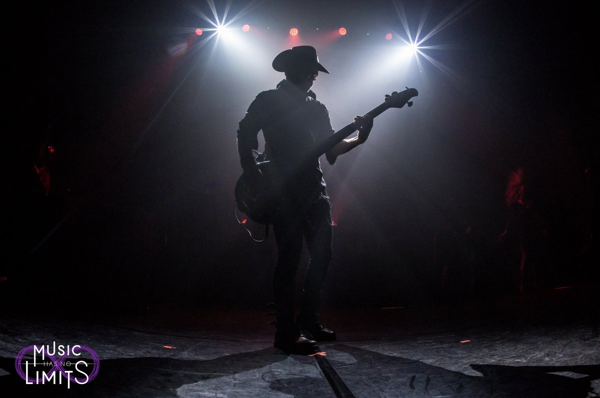 'Another One Bites the Dust' de <a href="/QueenWillRock/">Queen</a> es la canción preferida de nuestro bajista para tocar en vivo.

¿Cuál es tu solo favorito del show?