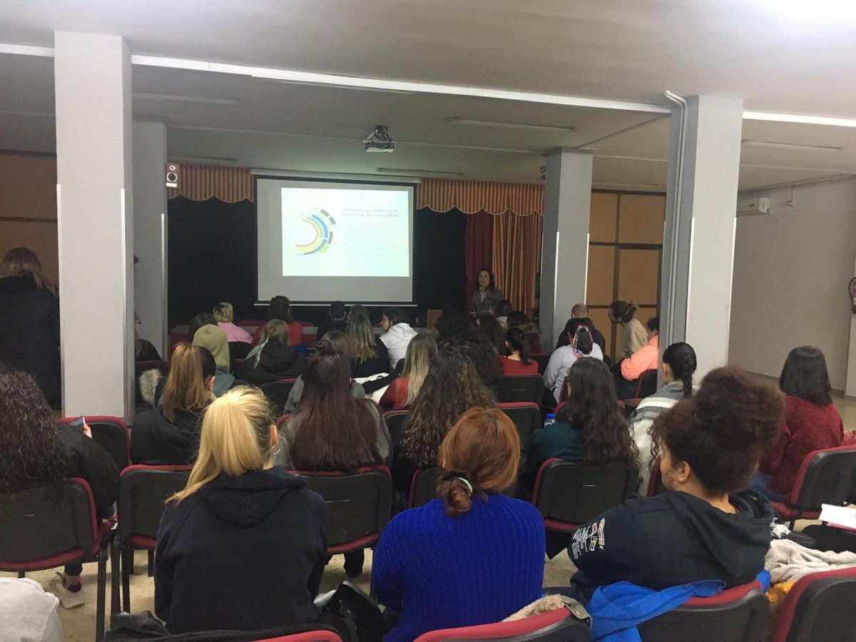 getafejoven's tweet photo. Seguimos con nuestras sesiones de orientación sobre opciones al finalizar la #FP en los IES de #Getafe, hoy en el #IESAlarnes, y si os quedan dudas, estamos durante todo en el #SIAJ #AsesoríadeEstuios #AsesoríJurídica @GetafeJoven
91 202 79 91 estudi…-getafe.org https://t.co/zsFl6PMNZg