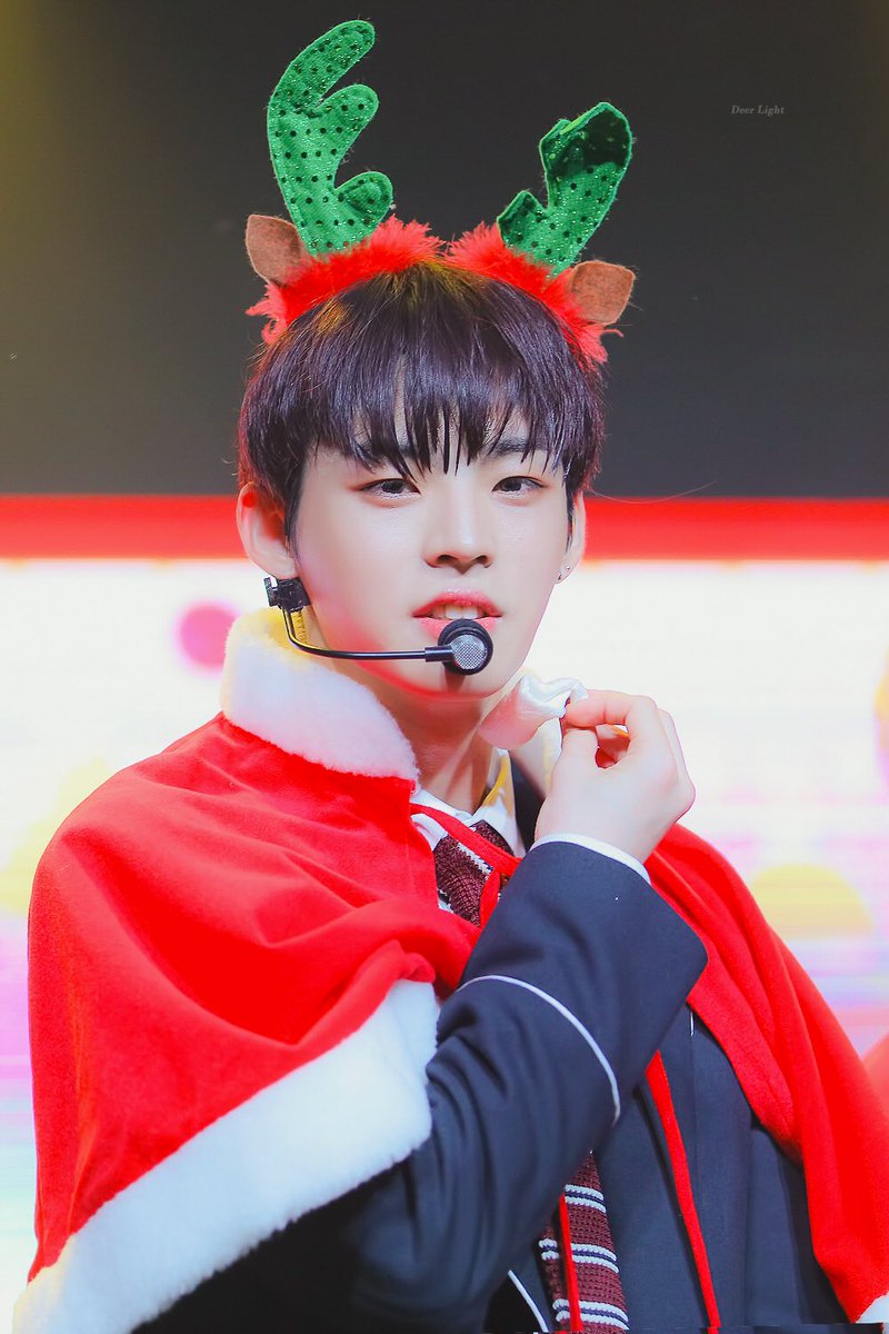 DEERLIGHT_hj's tweet photo. [📷] 191225 #세젤남효지니 @WM_ONOFF

#온앤오프 #ONF #효진 #HYOJIN #디어라잇 https://t.co/uIULJSY4MI