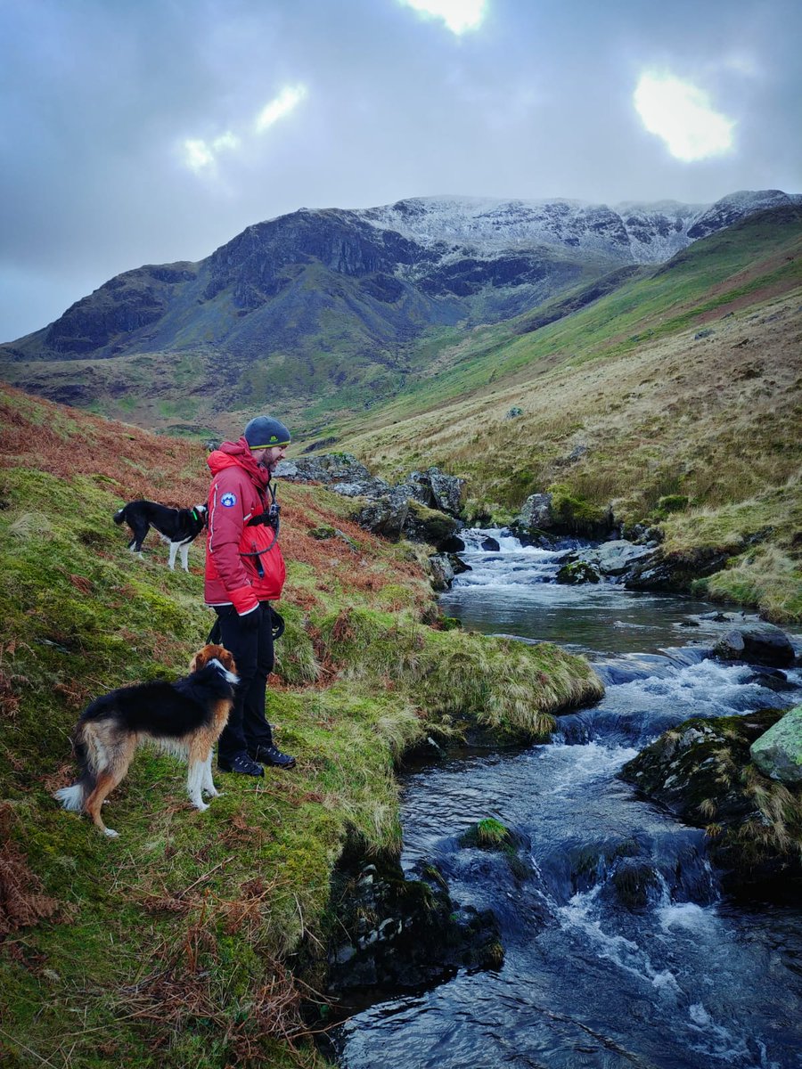 MRSearchDogsEng's tweet photo. Congratulations to Dave Mason & Griff who passed their Level 1 trailing assessment in the Lake District yesterday.
920m, 50 mins old, Double Blind trail.
Griff is an experienced, graded air scenting dog who is now adding trailing to his amazing skills.
Well done Dave & Griff. https://t.co/uraqlZiLFi