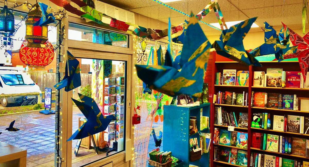 KenilworthBook's tweet photo. Here are more photos of our window display for Gravity is the Thing by @jaclynmoriarty, and our table display for publisher @AtlanticBooks - we now have a hundred little origami birds fluttering about our bookshop! More photos 👇🏽 https://t.co/6FTM9RRhT4