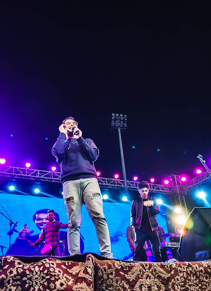 HIFPakistan's tweet photo. ASIM AZHAR along with various artists performed at the closing ceremony of Tape Ball Cricket Tournament organised by Hamid Ismail Foundation at Nazimabad Gymkhana Karachi.
#KarachiRocks https://t.co/1fWuq5Nvq0