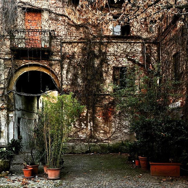 PhotoAle's tweet photo. Cortili milanesi. https://t.co/8ZNRVdxehk https://t.co/cd2hoibmWS