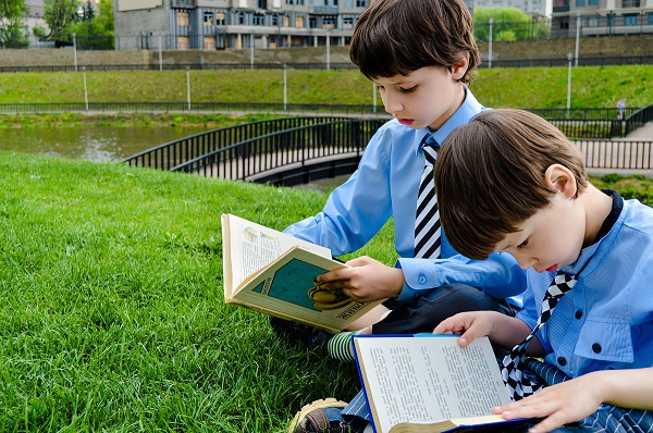 Leeds_Learning's tweet photo. Don't forget it's the Year of Reading in Leeds! Learn more here https://t.co/RnGWZOtevc and follow @LeedsYOR #LeedsforLearning #LeedsYearofReading #Lovereading https://t.co/yWZEuVF0Gn