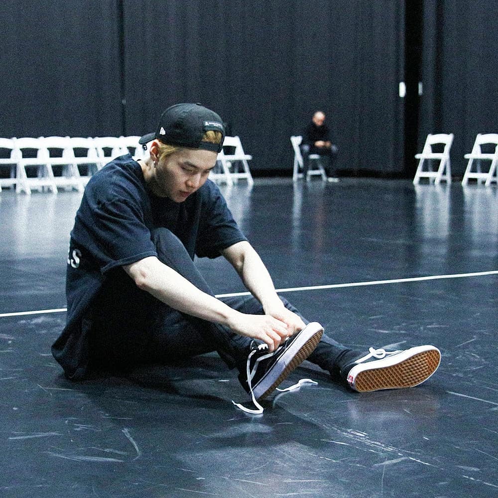 BTS_RUS's tweet photo. [OFFICIAL PHOTO] 200121 Из инстаграма bts.bighitofficial

#BTSRealTime #BlackSwan
#MAP_OF_THE_SOUL_7 🦢 https://t.co/D11Qm7jvVm