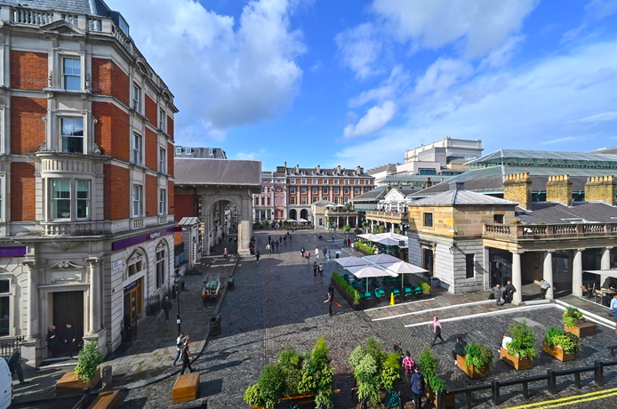 sqonerealestate's tweet photo. For Sale: A one-of-a-kind #duplexapartment in the heart of #CoventGarden.

Over the top floors of a white stucco #Georgiantownhouse Henrietta Street is 1,858 sqft over three floors. The apartment overlooks #CoventGardenPiazza 

https://t.co/GEbg1t5KGm

info@sqonerealestate.com https://t.co/9TkSgFTmuw