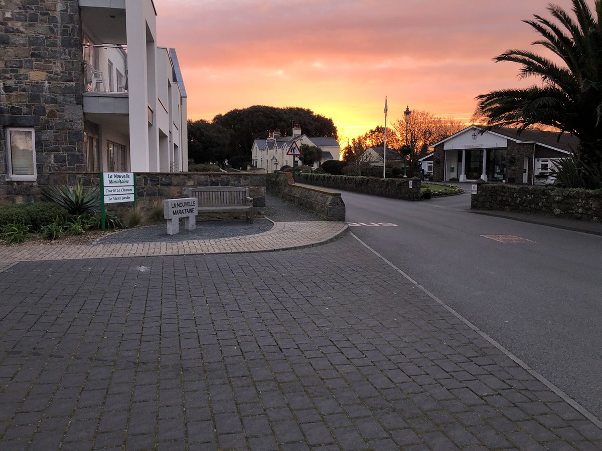 NixPetit's tweet photo. Glorious sunrise 🌅 whilst risk assessing a potential walking bus route for Vale Primary School #walkingbus #WOWchallenge #activetravel #perksofwalking #cycling #scooting #BeActive https://t.co/fhYG0DtdJg