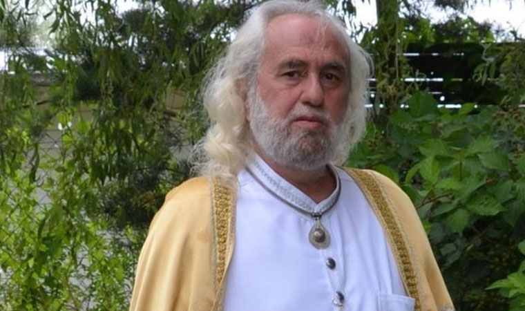 halktvcomtr's tweet photo. 'Mesih' olduğunu iddia eden Mezarcı: Kuran’daki yüz sopa, hadislerdeki recm cezasını iptal ediyorum

https://t.co/OnDuGSHH7m https://t.co/DCLfjUzHpg