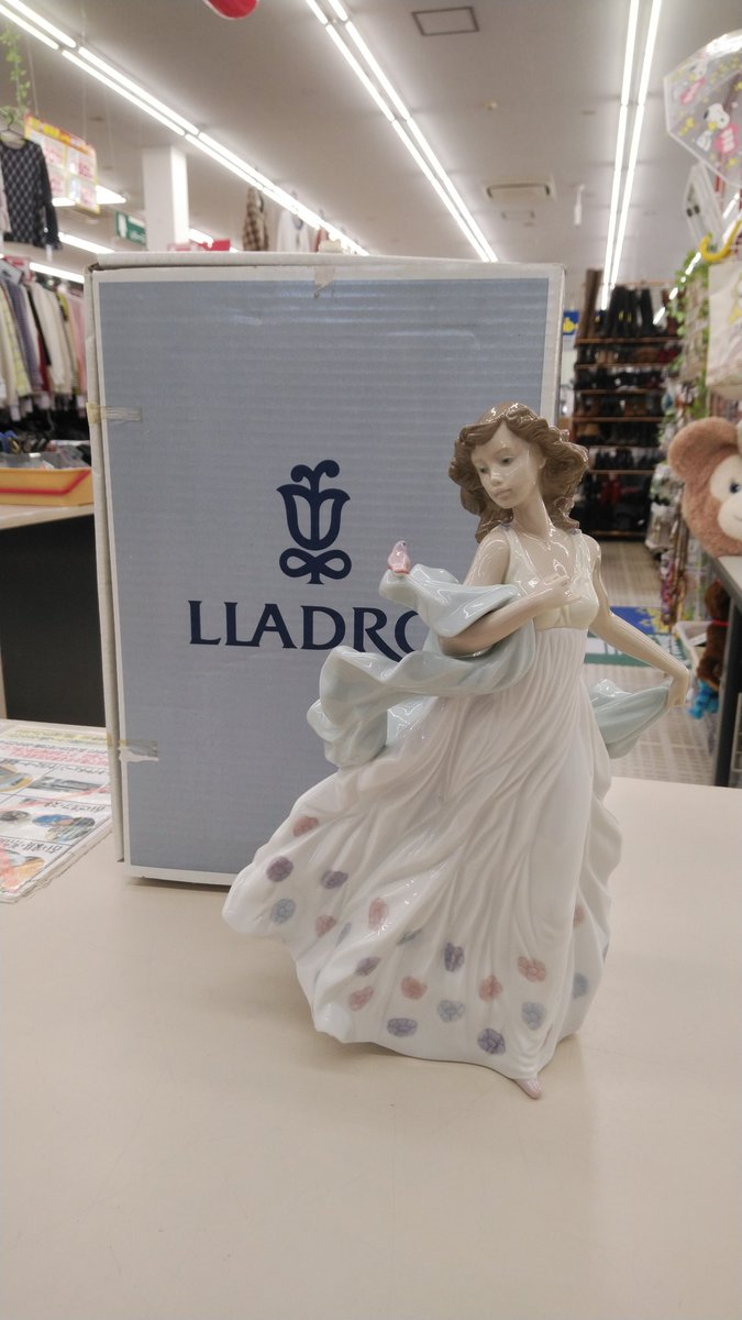 n_off_hirosawa's tweet photo. Liadro(リヤドロ) 夏のセレナーデ
NAO(ナオ) A joyful new friend
入荷しました(*´∀`*)ノ
当店には、他にもRiadro、NAOの可愛らしい人形が多数あります✨
是非一度ご来店下さい♪
#オフハウス #リヤドロ #Liadro #NAO https://t.co/UZ8duBx8pD