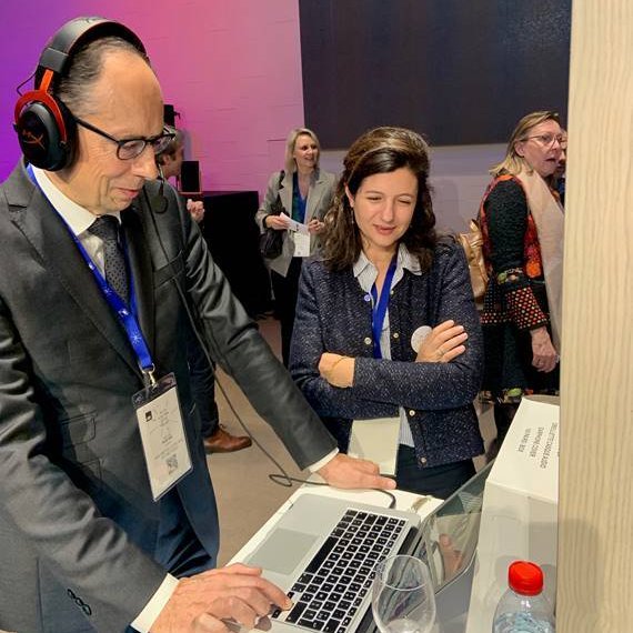 Heureux d’avoir présenté #AwabotSmile, le dispositif de #téléprésence au service de l’#inclusion, à <a href="/Jacques2Peretti/">Jacques de Peretti</a> et l’ensemble de l’encadrement <a href="/AXAFrance/">AXA France</a> lors de l'évènement #AXAStationM à l’occasion des #Voeux2020.