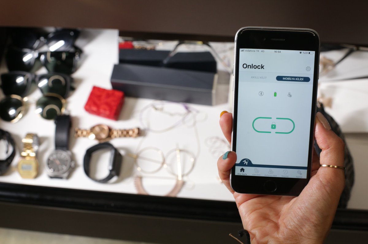 Seviyorum böyle yaratıcı işleri! <a href="/Turkcell/">TURKCELL</a> <a href="/arikovanicom/">Arıkovanı</a> desteğiyle dolap, çekmece gibi mobilyaların içerisine yerleştirilen ve bluetooth bağlantısı ile eşyaları uzaktan kilitlemeyi sağlayan <a href="/onlocksmartlock/">Onlock</a> Onlock, 40 günlük süresinde hedeflediği destek rakamın üzerine çıkmış.
