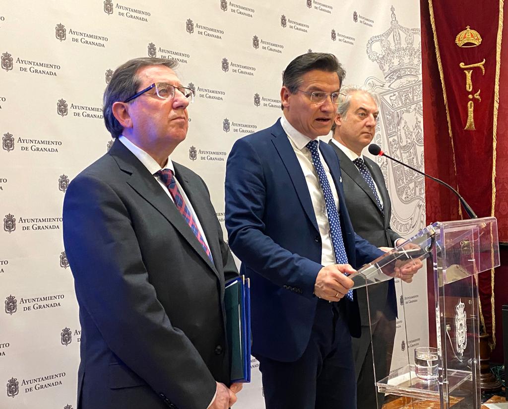 CsGranada's tweet photo. 📜El alcalde @LuisSalvador ha presentado esta mañana el borrador de presupuestos para el @aytogr tras 5 años prorrogados, dando respuesta a las necesidades de la ciudad y de los granadinos, y a la situación actual de las arcas municipales. #GranadaSaleACompetir #CsCumple https://t.co/m9YNNDtLao