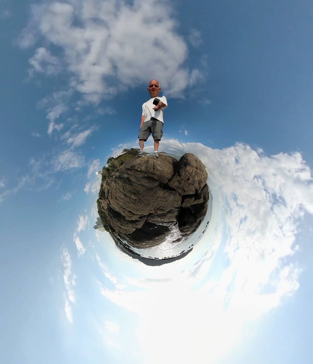 We're seeing nothing but blue skies this week!

We hope you're all feeling like Doug Sarbon today, on top of the world and ready to conquer the week ahead! 

Shot with #VuzeXR

#TuesdayMotivation