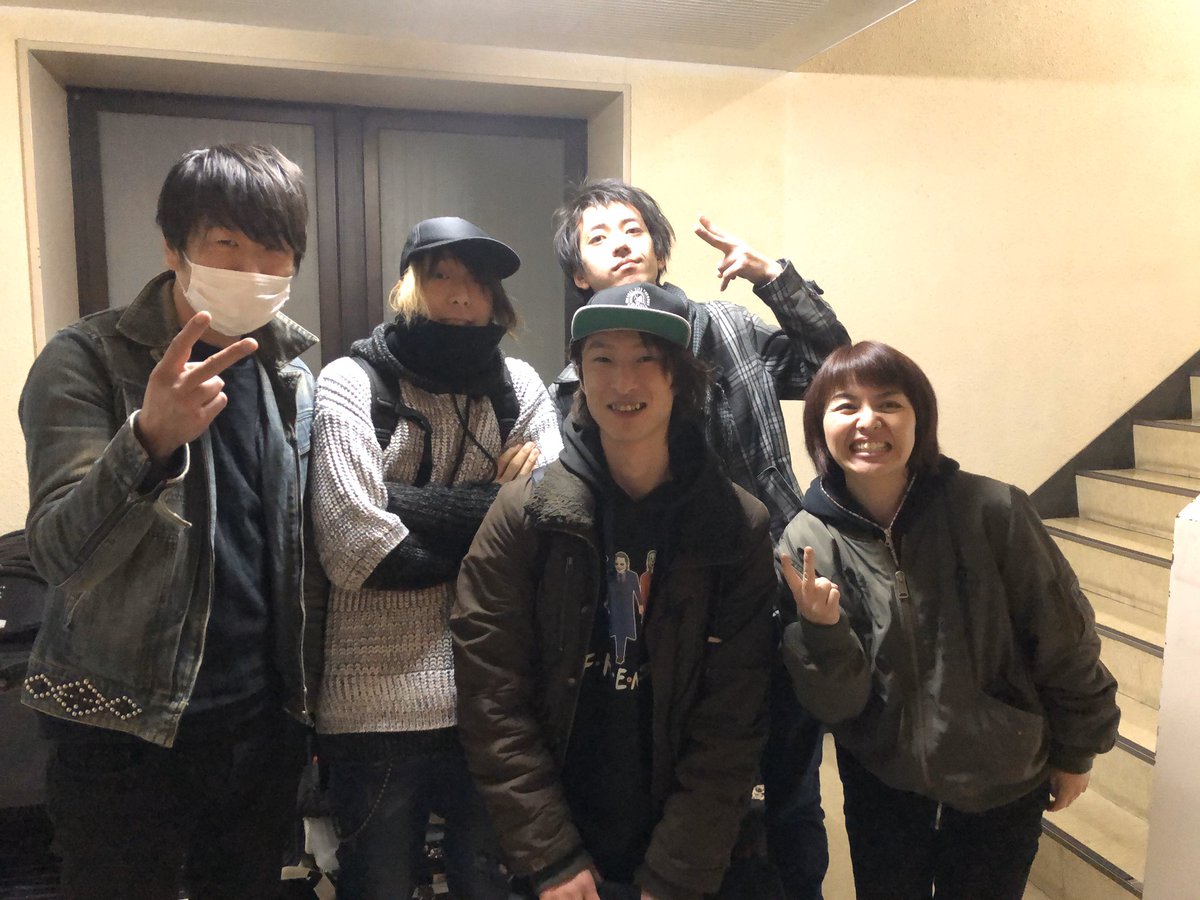 xg_lifebeat's tweet photo. 昨日の盛岡もありがとう
平日なのにいっぱい見に来てくれて本当に感謝

元ドラムFOOTのサポート終了が決まって、1ヶ月もない中、サポートを快く引き受けてくれたコウイチ(アサママサラ)のおかげで、2daysが実現したよ
本当にありがとう

本当にいろんな人に助けられ、応援してもらって生かされてる https://t.co/KLnxHMXExN
