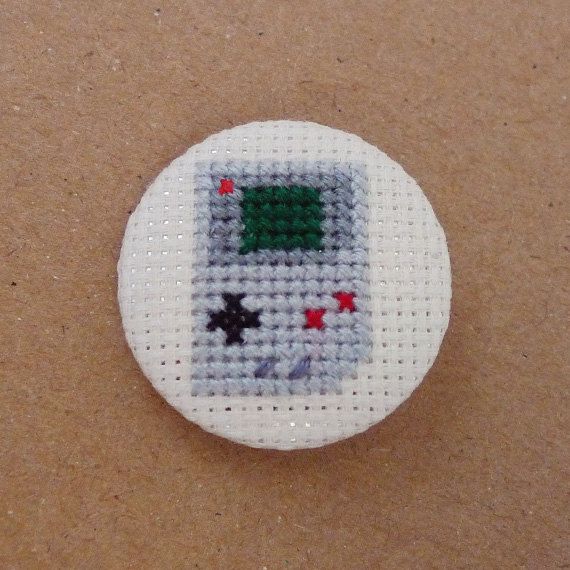 ludylab's tweet photo. 👉 Viens réaliser tes premiers badges pixel art en utilisant la technique du point de croix. Carré par carré, donne vie à tes idées sur ordinateur puis à la main ! Les participants repartent avec leur création ! 🧡
#Ateliertextile #Pixelart #LUDyMAKER #Vendée #LUDyLAB https://t.co/6wvlpH8Skh