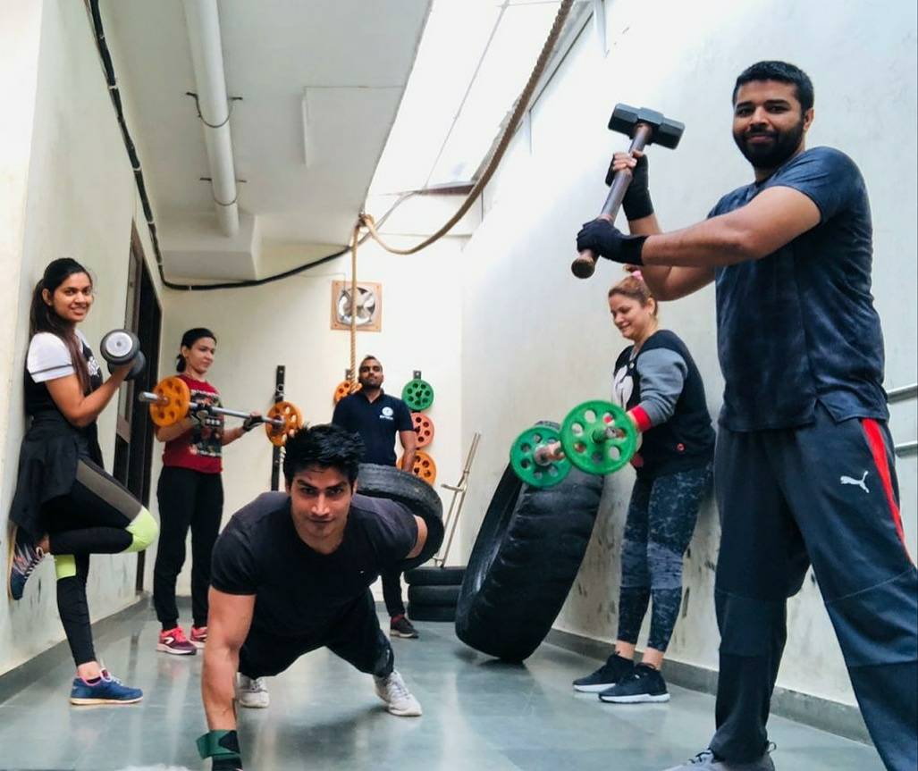 s3fitnesstudio's tweet photo. Fitness Warriors 😎

#teamwork #teambuilding #grouptraining #groupfitness #crossfitters #humanflag #calisthenicsmovement #calisthenicsindia #calisthenics #calisthenics_athletes #calisthenic #bodyweightworkouts #bodyweighttraining #bodyweightexercises #calisthenicslife #barbrother https://t.co/TSryNB1ixc