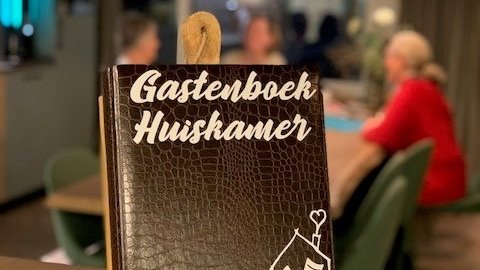 Nu ook een gastenboek in onze Huiskamer in <a href="/wijzijnfam/">Fam</a>  Voel je vrij als je de Huiskamer gebruikt om een berichtje achter te laten. Of blader er eens doorheen.💖
facebook.com/ronaldmcdonald…
 
#KeepingFamiliesClose #gastenboek