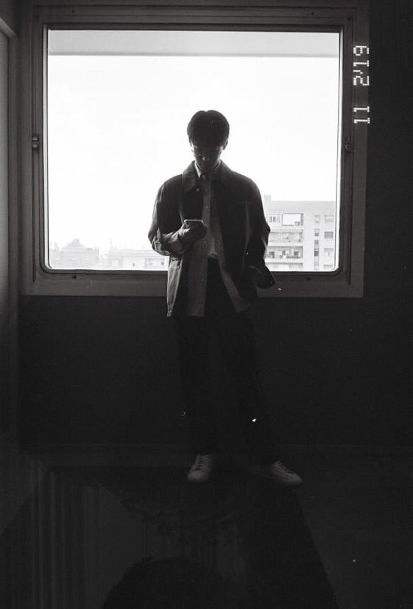 : Lomography Lady Grey 400 / Ilford XP2 SuperAs you can see from the pics, it’s not really bw colour, either he used Lady Grey or the developer Johnny went to used a Frontier scanner. #NCT카메라  #쟈니  #엔시티  #JOHNTOGRAPHY  #JOHNNY  #35mm  #bw