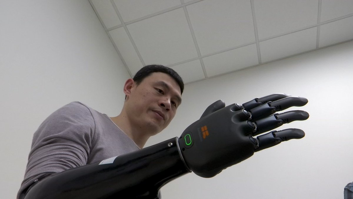 DumasBoston25's tweet image. Making just about anything possible.  Coming up 7am @boston25 Morning News w/ @boston25gene @NewsHopkins , the new prosthetic device that was created in #Somerville and is getting national recognition.  @BrainCo_Tech