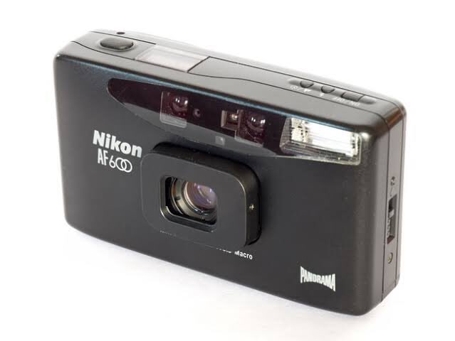 : Nikon AF-600: Lomography Lady Grey 400 / Ilford xp2 or hp5Nikon AF 600 can be ur best option if youre looking for super lightweight camera and its lens 28mm (just like ur iphone camera) but the viewfinder rly small #NCT카메라  #쟈니  #JOHNTOGRAPHY  #JOHNNY  #DOYOUNG  #도영