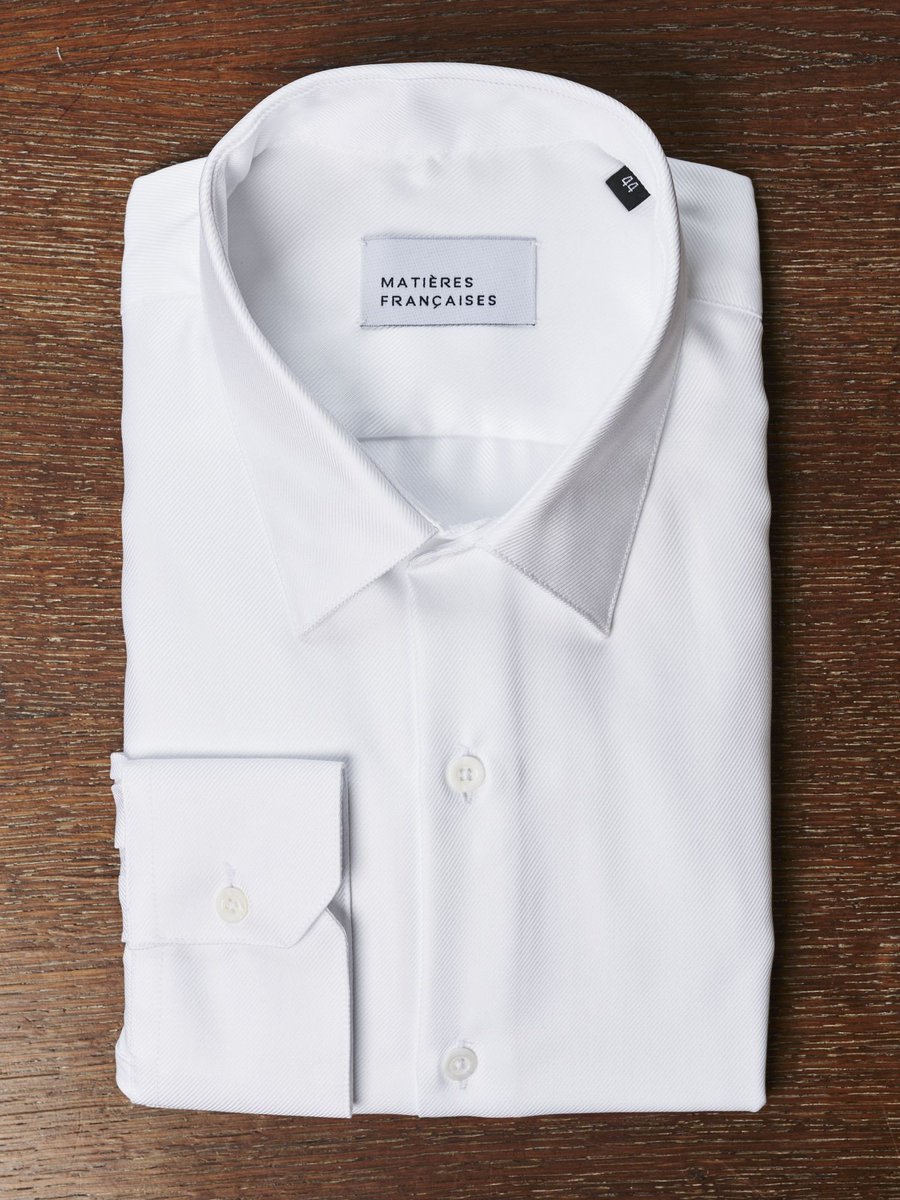 La chemise Octave, un indispensable du vestiaire masculin, décliné en cinq #tissus différents, mais tous fabriqués en France !
--
The Octave shirt : a men’s closet must have, available in five different #fabrics, but all #madeinFrance !
buff.ly/30j8JCa

#moderesponsable