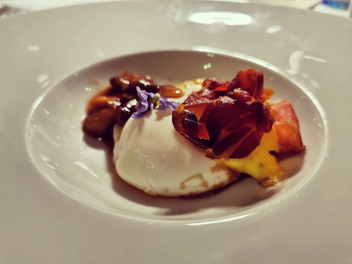 ‘Huevo con salsa holandesa, jamón de bellota y setas’ ¿Has probado esta delicia?
Te esperamos en <a href="/BraseriaGBanus/">LA BRASERIA DE GUADALPIN BANUS</a> a partir de las 19H.🍽
*
‘Eggs, hollandaise sauce, Iberian ham and mushrooms’ Have you tried this delicatessen? Waiting for you from 7pm.
.
<a href="/GHG_Banus/">Hotel GuadalpinBanus</a>