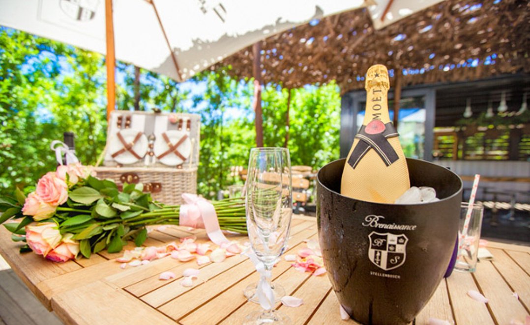 BrenaissanceSA's tweet photo. V A L E N T I N E S D A Y

Tag the person you are spending Valentines Day with ❤️

#Brenaissance #capetown #winelands #stellenbosch #winetasting #ValentinesDay https://t.co/lxJeNgyPVR